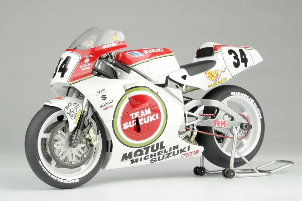 Beemax BX13001 Suzuki RGV-r (XR79) '93 WGP500 World Champion Kit Montaggio 1/12 - Immagine 2 di 4