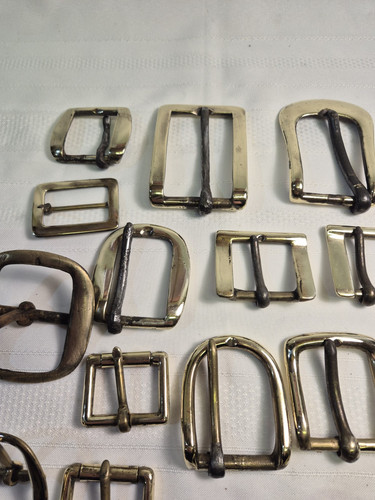 A Collection Of 27 Antique And Vintage Horse Harness Buckles. - Picture 2 of 15