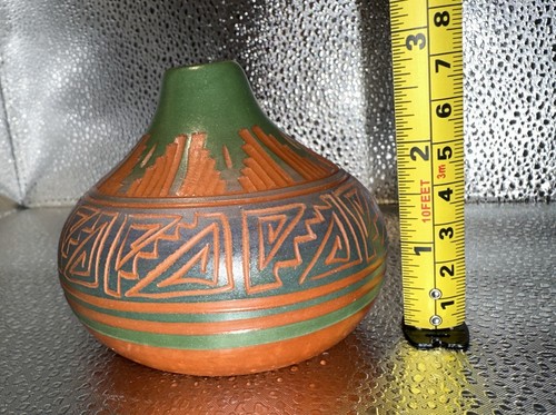 "Florero de cerámica nativo americano firmado Desiry Mecabe 2017 Dint 3"" de alto" - Imagen 7 de 7