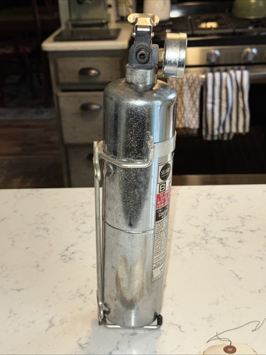 Extintor de incendios vintage vacío Sears 6458 6459 cromado 2 3/4 libras con soporte - Imagen 5 de 8