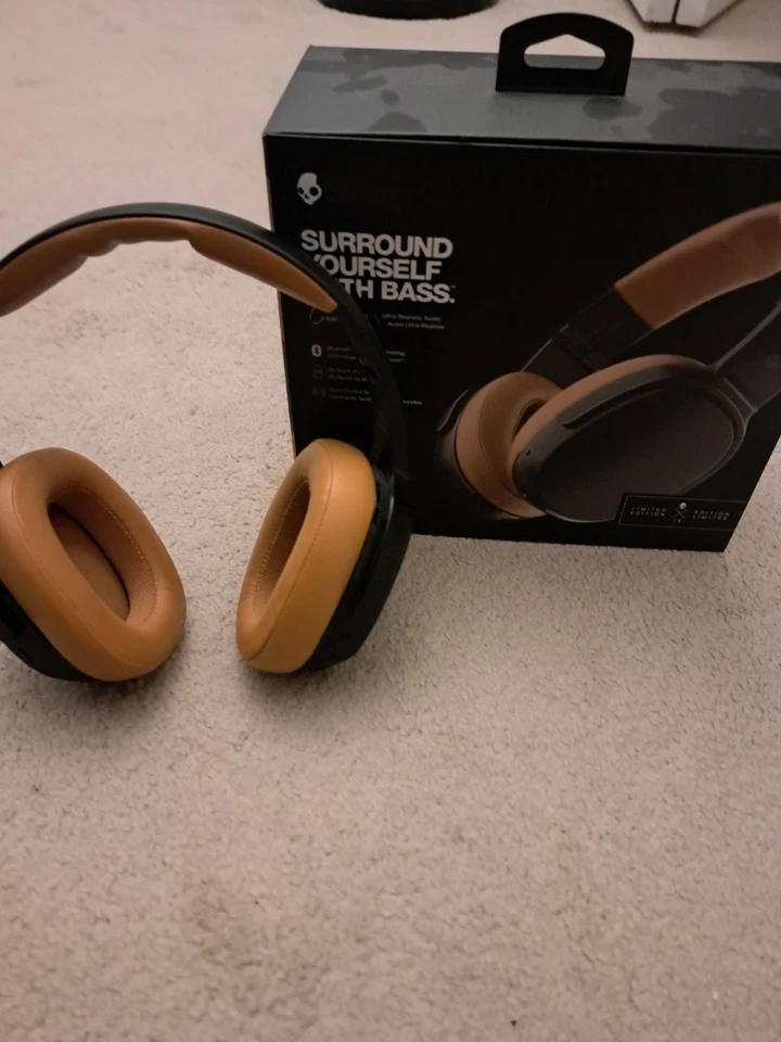 SKULLCANDY CRUSHER 360 S6MBW-J373 Headphone Limited Edition Black Tan With Case - Image 2 of 2