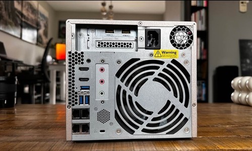 QNAP TVS-473 NAS - Quad-core, 4 Bay 4TB SSD. - Picture 3 of 6