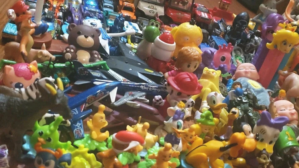 Gran Lote Mixto de Juguetes, Hot Wheels, Matchbox, Disney, McDonalds, ¡De Colección Ahora! 100+ Foto 3 de 4