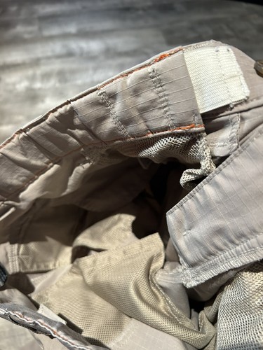 5.11 Tactical Pants Rip stop Mens 32x30 Khaki In EUC lightweight - Picture 9 of 10