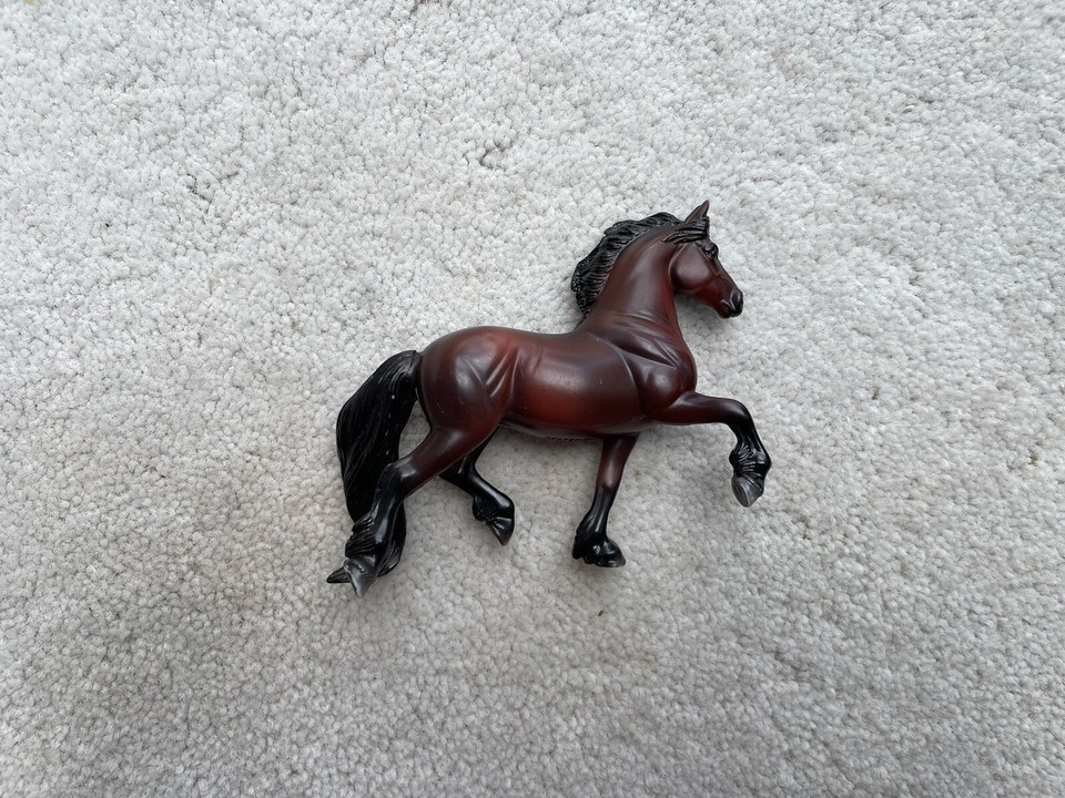 Retired Breyer Stablemate 5412 Horse Lover’s Shadow Box Red Bay