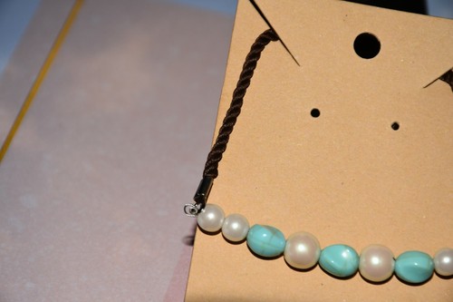 NUEVO COLLAR HECHO A MANO MARRÓN RETORCIDO 'CUERDA' PERLAS BRILLANTES TURQUESA 17" ÚNICO - Imagen 6 de 11