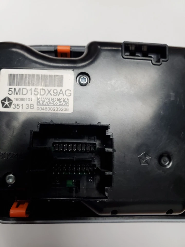 Interruptor de control de aire acondicionado y calefacción Dodge Dart 2014-2016 OEM Mopar 5MD15DX9AG Foto 2 de 4