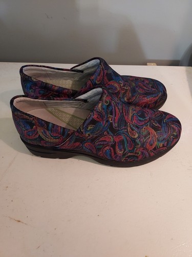 Nurse Mates Align Indya Rainbow Paisley Women's Size 11W Clogs - Picture 1 of 5