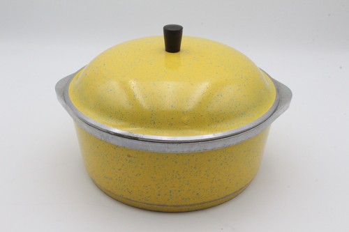 Vintage Club Yellow Dutch Oven - Picture 3 of 9