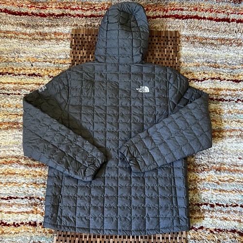 The North Face x Coca Cola Thermoball Eco Puffer Chaqueta Sudadera con Capucha Gris Mediana M - Imagen 2 de 3