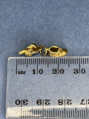 9ct Gold Cute Solid Mini Baby Shoes Charm Pendant 1.61g Hallmarked Vintage - Picture 11 of 17