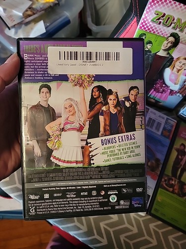 Mixed Lot of 8 My Babysitters A Vampire, Disney Zombies, Wizards Of Waverly, - Picture 14 of 24