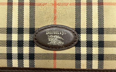 【新品未使用】Burberry Coin case Nova Check BURBERRY Nova Check Heart Coin Case Red 880127 | FASHIONPHILE