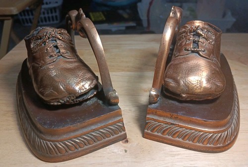 Antik/Vintage Bronze Baby Schuhe Buchstützen Türstopper (2er Set) - Bild 2 von 18