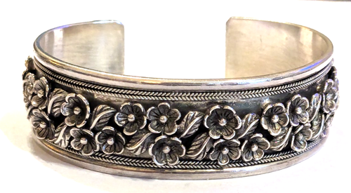 MKJ Hallmarked sterling silver rose detail cuff bangle 40.9 gms - Picture 2 of 10