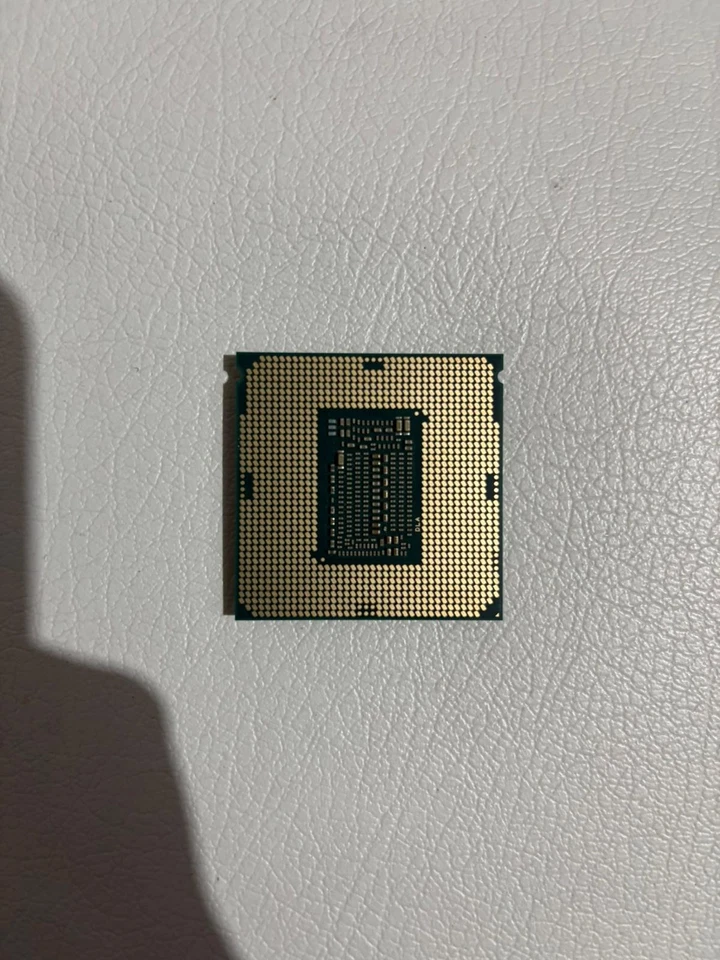 Intel Core I7 9700 Processore Srg13 Lga 1151 V2 8c/8t 3,60ghz Max  - Immagine 2 di 2