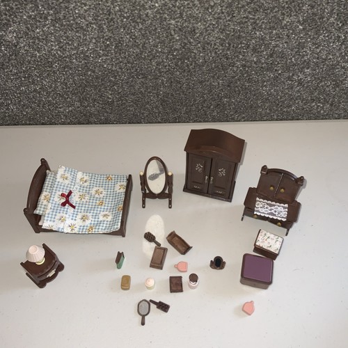 Sylvanian Families Master Bedroom Set Bed Wardrobe Furniture Desk Lamp - Picture 9 of 9