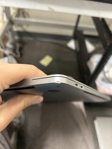 Apple MacBook Pro 2017 15" (i7 7th/2,8 GHz/16 GB RAM/500gb SSD/Ventura) 2 ODCZYTY - Zdjęcie 13 z 15