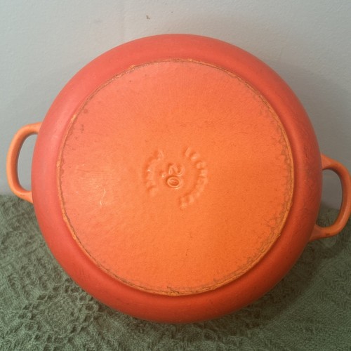 VTG Le Creuset Enamel Cast Iron Round Dutch Oven Volcanic Orange 2 3/4 qt. #20 - Picture 9 of 9
