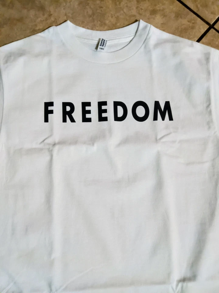 Camiseta Freedom Charlie Kirk blanca unisex Foto 4 de 4