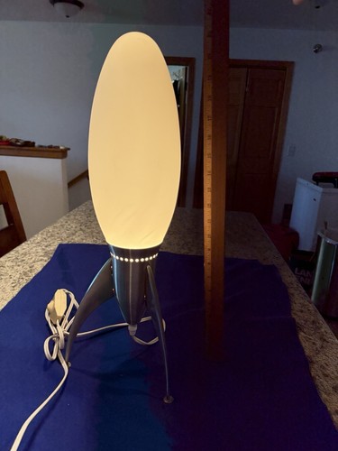Vintage Raumschiff Mondrakete Tischlampe mit Kaoyi Dimmer 21 Zoll Mid Century