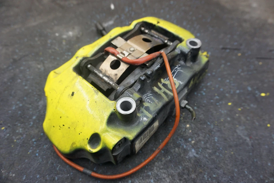 Pinça de freio traseira direita do passageiro lateral 311665 fabricante de equipamento original Ferrari California T 2015 - Imagem 2 de 4