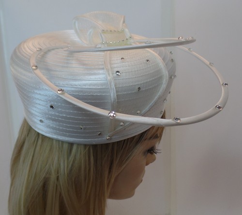 Franccesca Bellini White Poly Fascinator Hat W Bling OSFM Excellent Condition - Picture 3 of 12