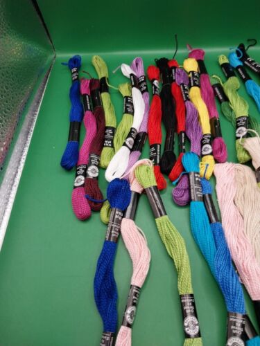 Loops & Threads Lot of 40 Embroidery Thread 10 yds. / 9.14m Multi Colors - Picture 2 of 8