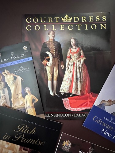Lot of 6 Collectible Royal Doulton Company Catalogs and Pamphlets of figurines - Picture 5 of 12