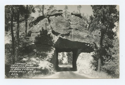 Tunnel Iron Mt Road Rushmore Memorial Black Hills South Dakota RPPC - 第 1/2 張圖片