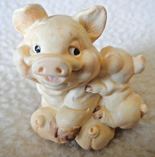 VINTAGE - 1994 - MAMA PIG WITH HER 3 PIGLETS - SMALL FIGURINE - SIGNED '94 J.C.