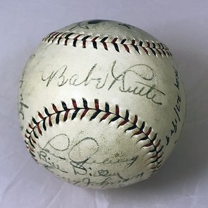Stunning-Babe-Ruth-amp-Lou-Gehrig-1929-New-York-Yankees-Team-Signed-Baseball-JSA