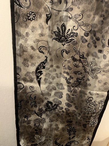 Vintage Scarf Black-Silver Velvet Reversable Scarf Signed Oscar De La Renta - Picture 2 of 5