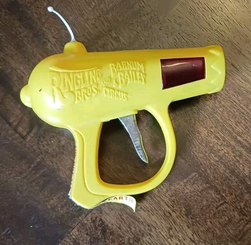 Vintage 1978 RINGLING BROTHERS & BARNUM BAILEY CIRCUS YELLOW FRICTION GUN  - Picture 2 of 3
