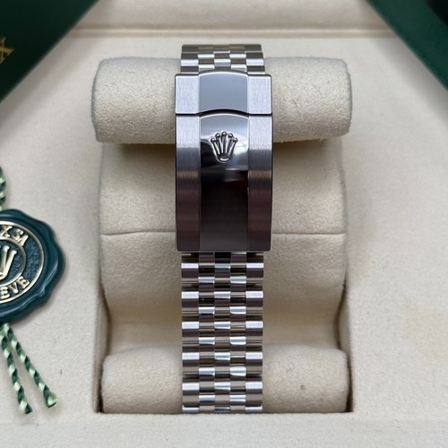 Rolex Datejust 41 NEW 2025 Silver Index Dial Stainless Steel Fluted Jubilee - Picture 6 of 8