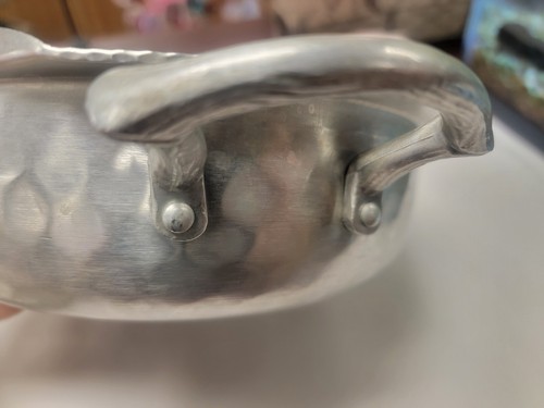 Vintage Everlast Hand Forged Aluminum Floral Covered Dish w/Pyrex 1.5qt Insert - Picture 10 of 13