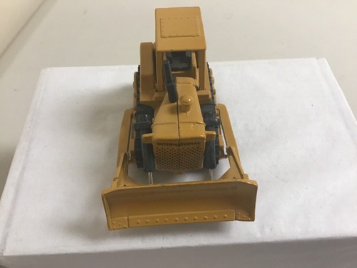 Ertl International TD20 Series E Bulldozer 1:64 - Picture 5 of 14