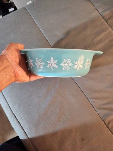 Vintage PYREX #043 Turquoise Snowflake Casserole Dish 1 &1/2 Qt NO LID