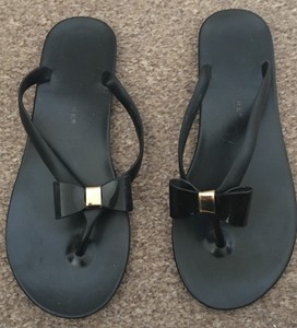 atmosphere flip flops