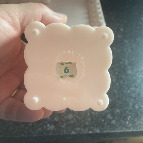 Juego de tocador de plástico rosa Menda de colección años 50 bomba de jabón en polvo caja de pañuelos bandeja soporte - Imagen 10 de 18