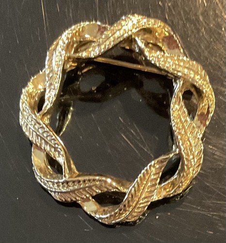 Vintage Wreath Brooch - Picture 1 of 3