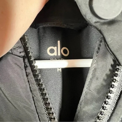 Alo Yoga Women Jacket Sz M Black Aspen Love Puffer Removeable Hood Zip Pockets - Picture 3 of 10