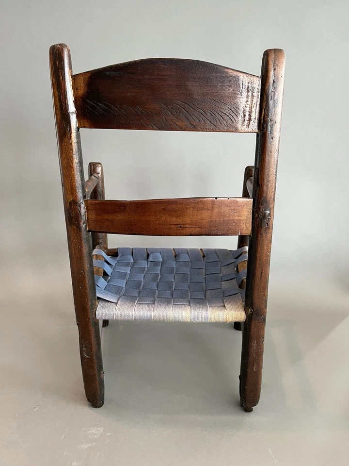 Sillón antiguo de asiento tejido con respaldo de escalera para niños tempranos americanos Foto 4 de 4