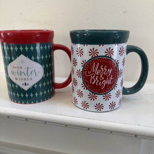 Pair of DesignPAC Christmas Holiday Green Red & White Coffee Mugs - Picture 3 of 19