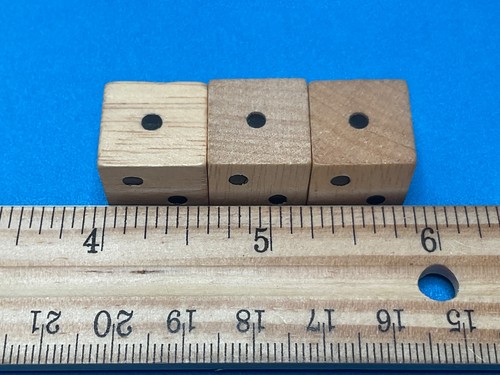 SET OF 3 VINTAGE WOODEN DICE———-W-79 - Bild 5 von 11