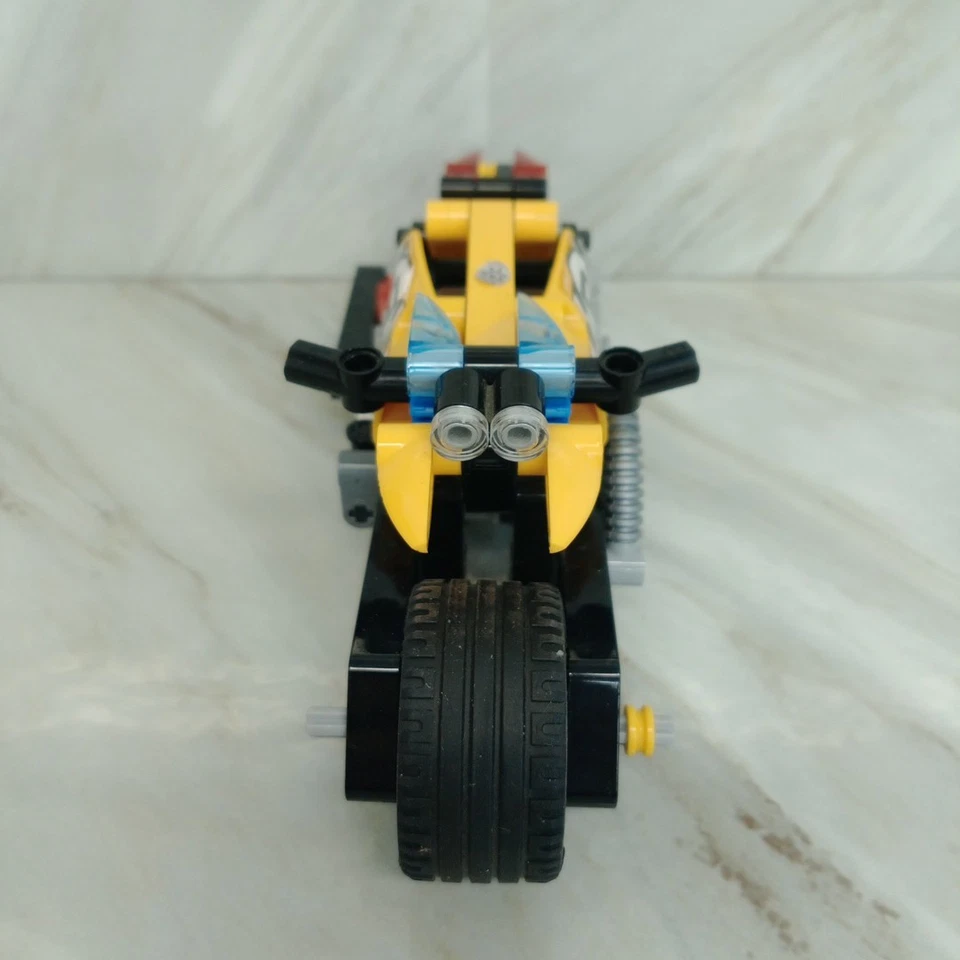 LEGO Technic 42058 Stunt Bike, foto 2 di 5
