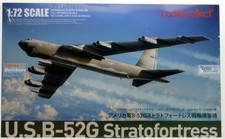 MOC72212 1:72 Modelcollect USAF B-52G Stratofortress with AGM-86 Cruise Missiles