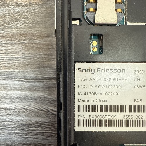 Rare Sony Ericsson Z320i Red Flip Mobile Phone - Picture 5 of 11