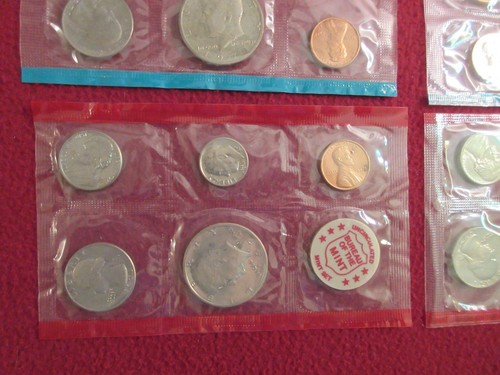 1971 & 1972 P&D Mint Sets with Brilliant Uncirculated US Coins & Envelopes - Picture 3 of 10