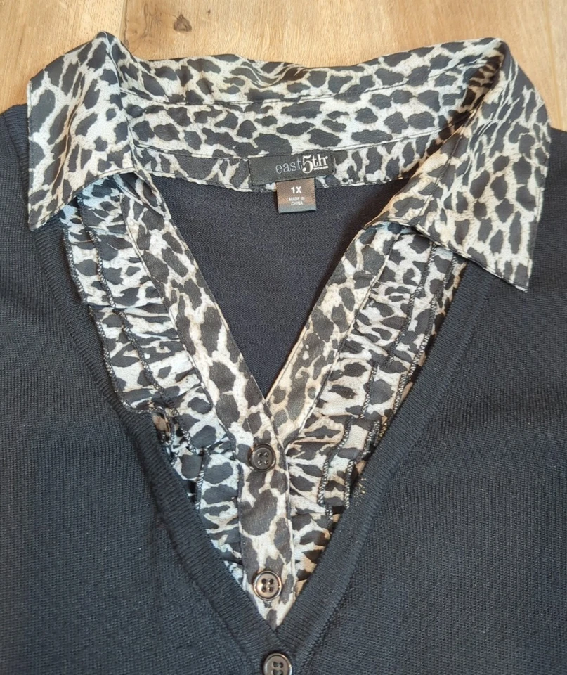 Cárdigan suéter East 5th para mujer talla 1X XL estampado animal en capas negro con botones Foto 2 de 4